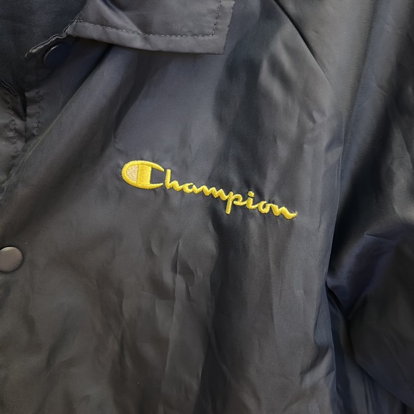 Cropped Champion Jacket - Picture 3 of 5